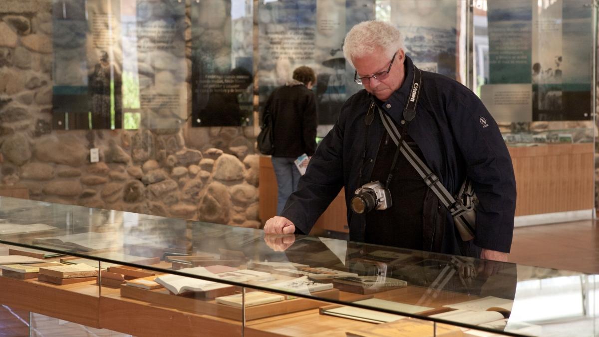 Viistante en el Museo Gabriela Mistral de Vicuña.