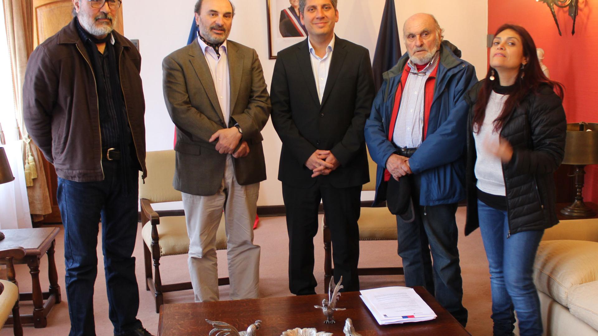 Ángel Durán, director Museo Arqueológico de La Serena (Dibam); Ángel Cabeza, director nacional de Bibliotecas, Archivos y Museos (Dibam); Claudio Ibáñez, intendente de la región de Coquimbo; Gastón Fernández, integrante del Consejo de Monumentos Nacional