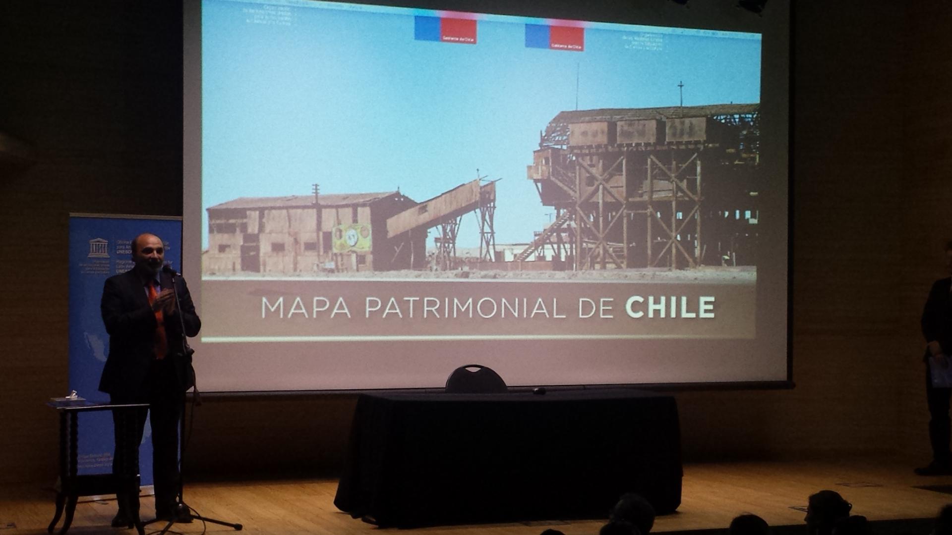DIrector de la Dibam, Ángel Cabeza en el aniversario 71 de Unesco y en la presentación del mapa patrimonial de Chile