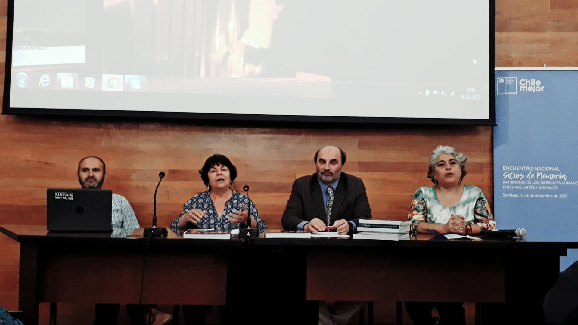 Director de la Dibam, Ángel Cabeza presentando el libro sobre Derechos Humanos en el Archivo Nacional