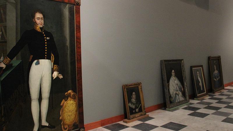 Cuadros pertenecientes a los museos Dibam.
