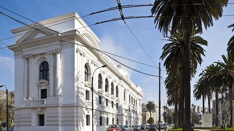 Exterior Biblioteca Santiago Severin