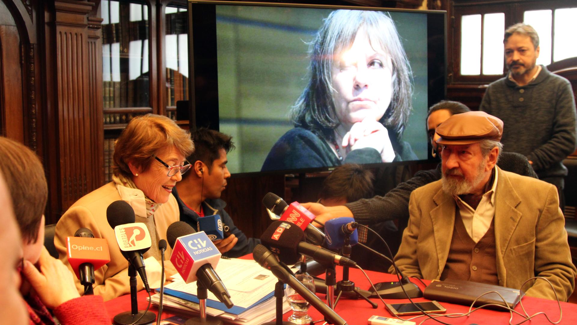 Ministra anuncia Premio Nacional de Literatura 2018 Diamela Eltit Ministra anunció el reconocimiento desde la sala Ercilla de la Biblioteca Nacional.