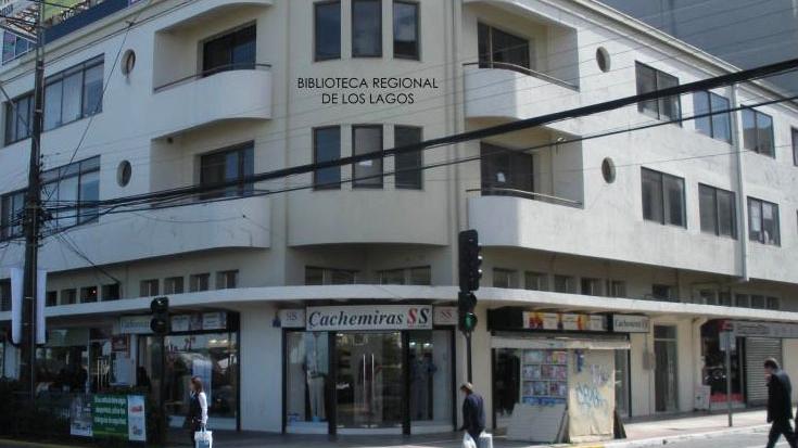 Fachada de la Biblioteca Regional de Los Lagos.