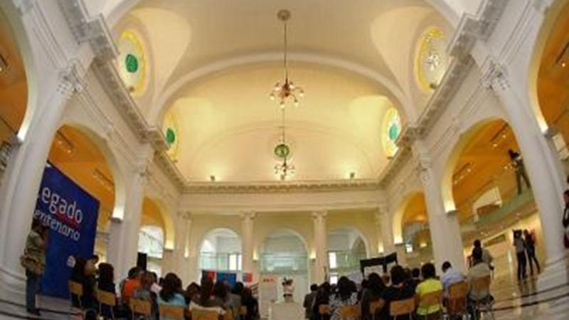Interior de la Biblioteca Regional de Antofagasta.