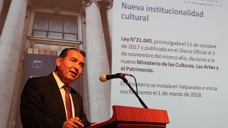 El director (S) en su presentación. Director (S) del Servicio Nacional del Patrimonio Cultural, Javier Díaz González