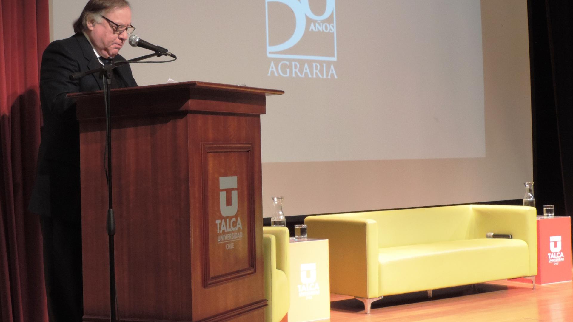 El Director de la Biblioteca Nacional Pedro Pablo Zegers en la conmemoración de los 50 años de la Reforma Agraria en el Maule