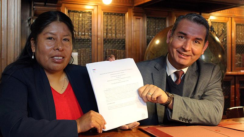 Patricia Gutiérrez, alcaldesa de la Ilustre Municipalidad de Putre y Javier Díaz, director (S) del Servicio Nacional del Patrimonio Cultural.