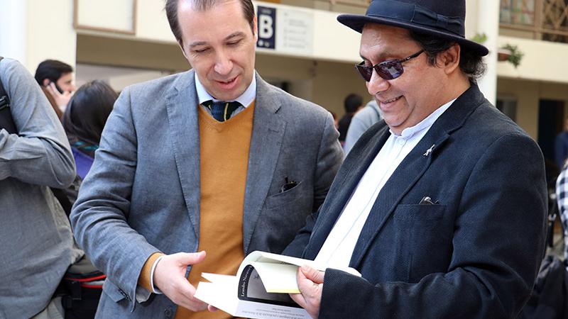 Director nacional Carlos Maillet junto al jefe de Departamento de Pueblos Originarios, José Ancan,