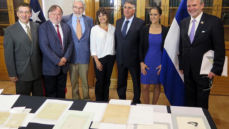A la ceremonia asistieron autoridades del gobierno de Chile y Nicaragua, de la Biblioteca Nacional y los bisnietos del poeta.