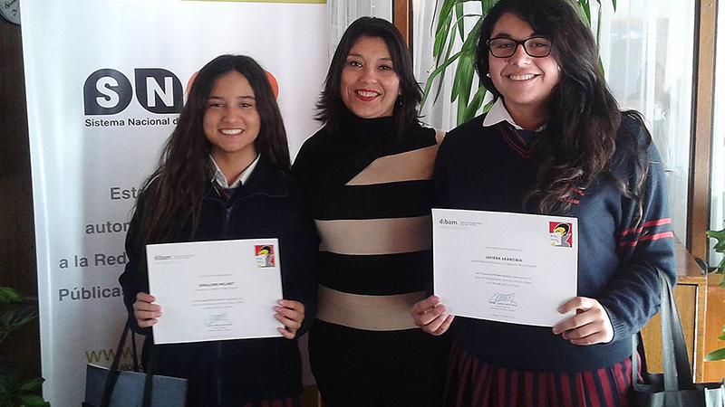 Las ganadoras recibieron un diploma y exclusivos sets de libros.