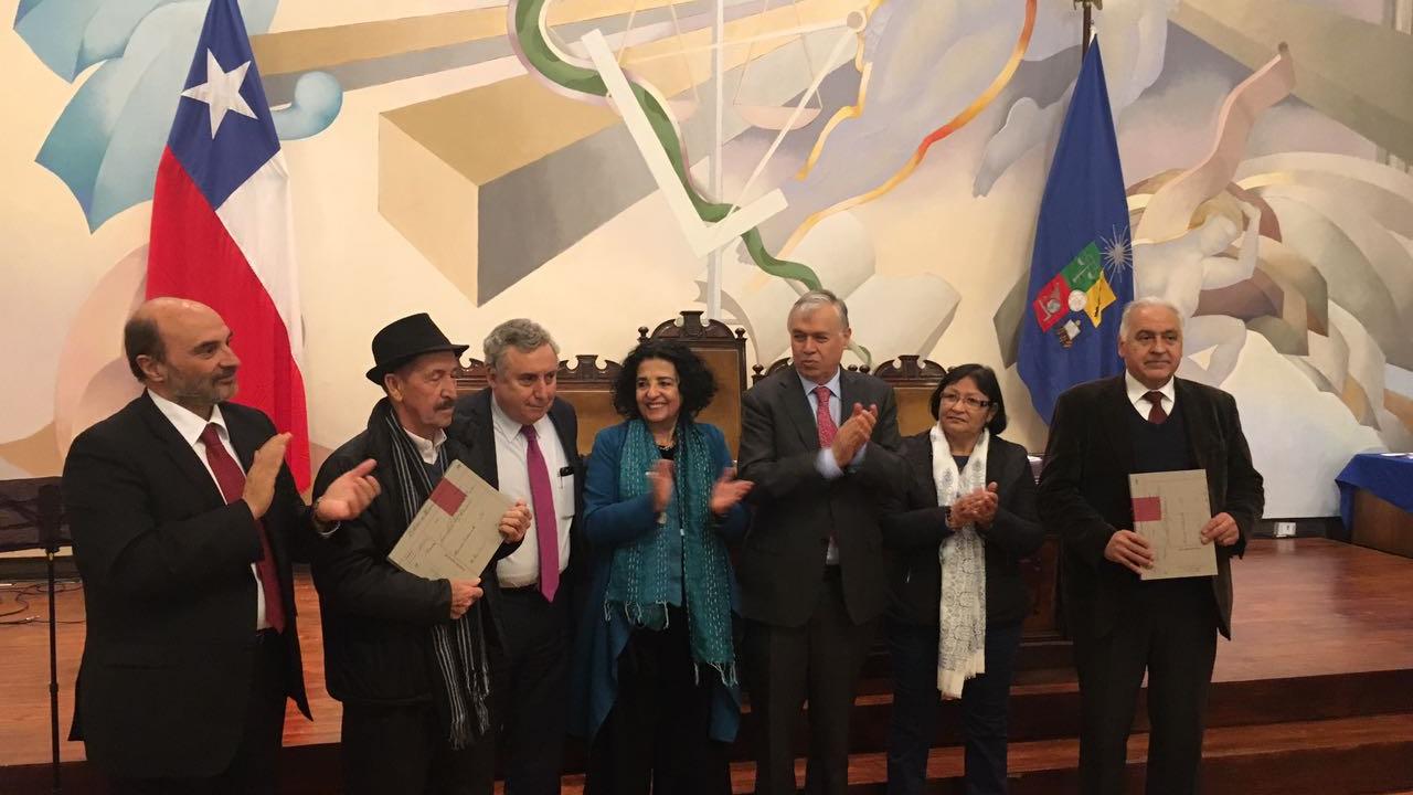 Entrega de reconocimientos a representantes de organizaciones campesinas. Entrega de reconocimientos a representantes de organizaciones campesinas.