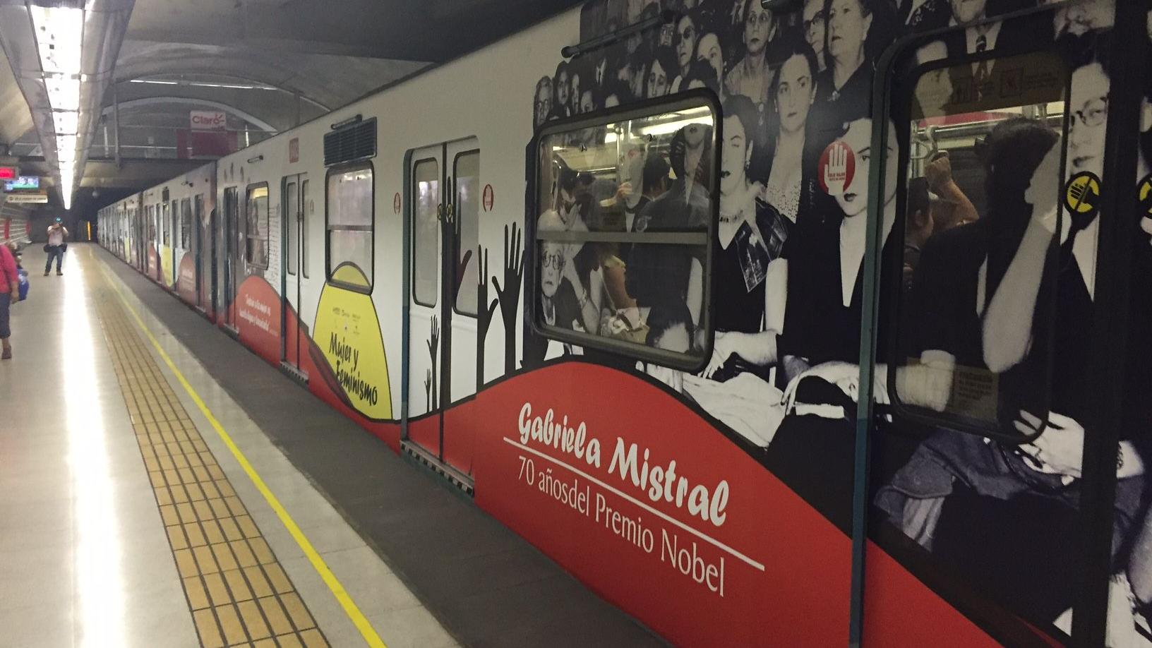 Tren con la vida y obra de Gabriela Mistral.