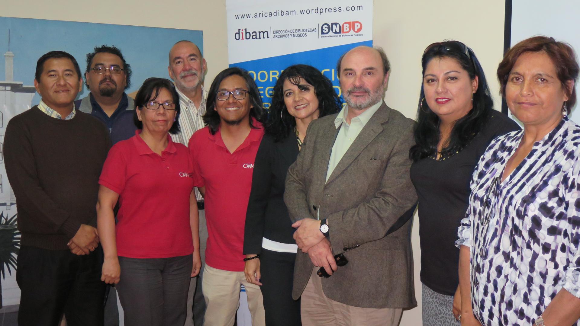 El Director de la Dibam y Vicepresidente del Consejo de Monumentos Nacionales Ángel Cabeza con los funcionarios de la Región de Arica y Parinacota