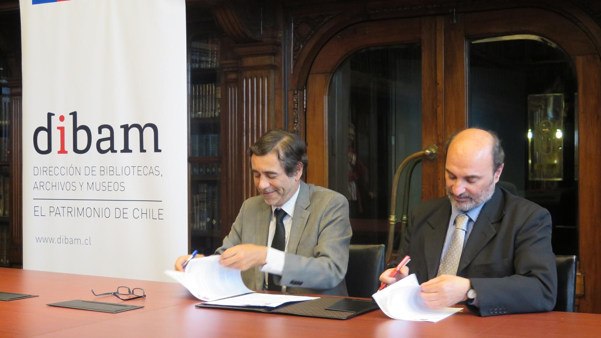 Firma del convenio de cooperación para el rescate cultural, patrimonial y natural del país entre Dibam y Conaf
