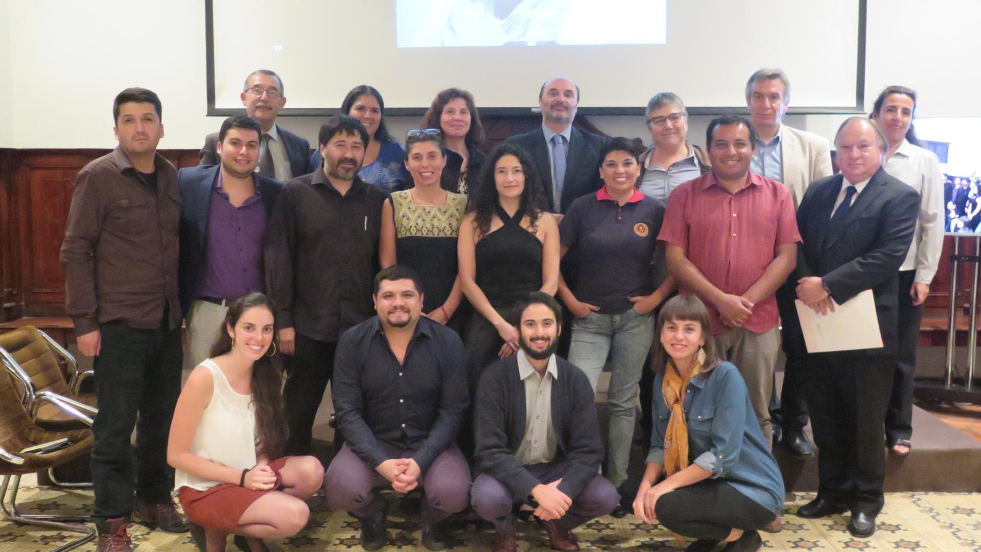 Representantes del Consejo de la Sociedad Civil y autoridades de la Dibam.