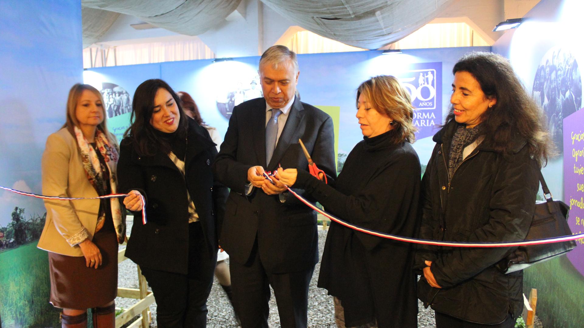 Inauguración de actividades de la Reforma Agraria en la Biblioteca de Santiago.