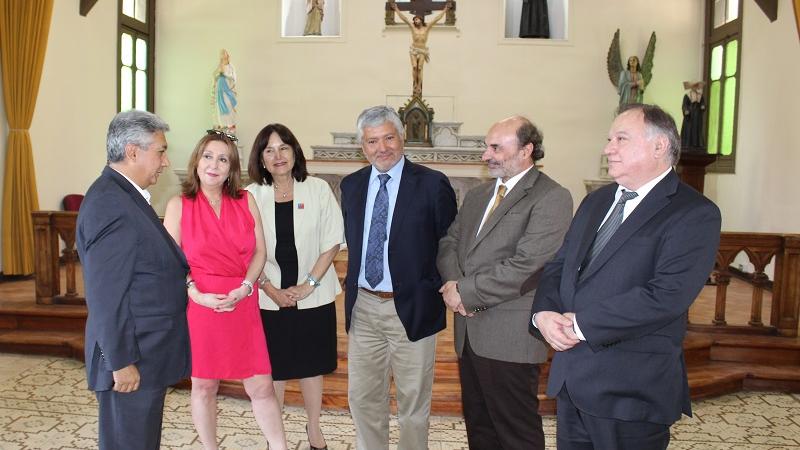 Autoridades del hospital y de Dibam