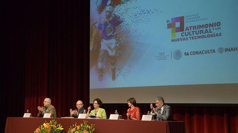 II Congreso Internacional El Patrimonio Cultural y las Nuevas Tecnologías, México. Antonio Saborit, Diego Prieto, Teresa Franco, Valerie Megar, y José Enrique Ortiz Lanz, representantes de distintas instituciones culturales de México. Foto Héctor Montaño, INAH.
