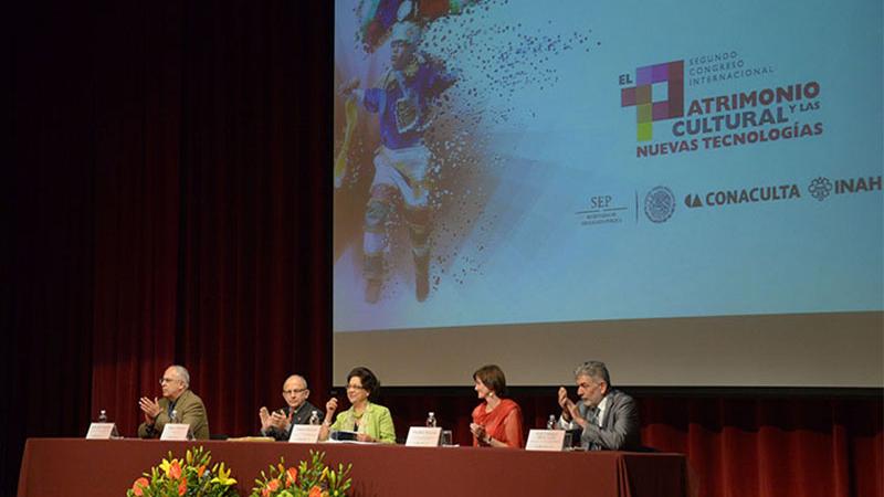 Antonio Saborit, Diego Prieto, Teresa Franco, Valerie Megar, y José Enrique Ortiz Lanz, representantes de distintas instituciones culturales de México. Foto Héctor Montaño, INAH.