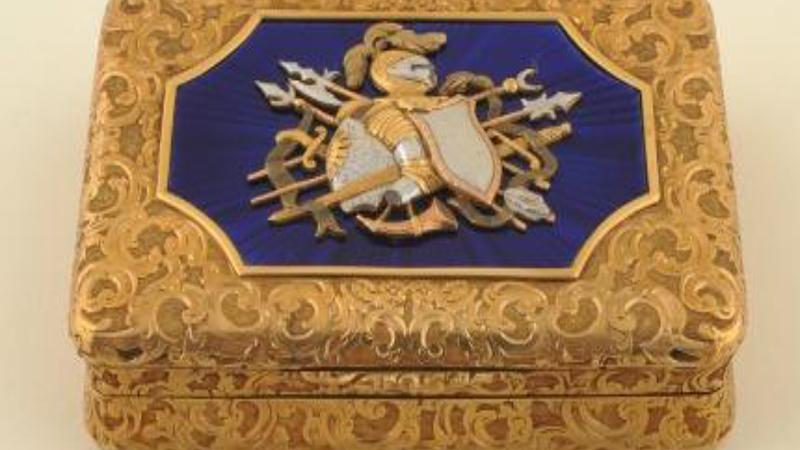 Pieza de orfebrería. Caja de oro europea, siglo XIX.