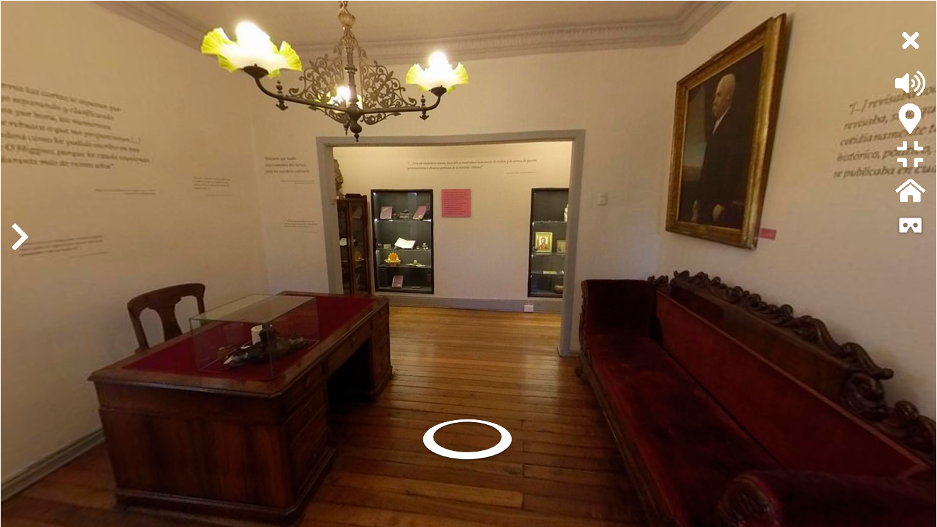 Detalle de la sala escritorio y objetos de Vicuña Mackenna durante el recorrido virtual.