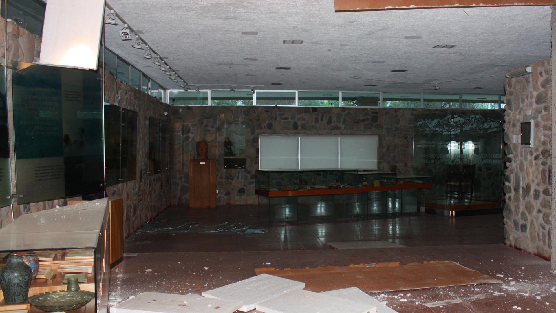 Vista parcial del Museo Gabriela Mistral de Vicuña. Daños en el Museo Gabriela Mistral de Vicuña.