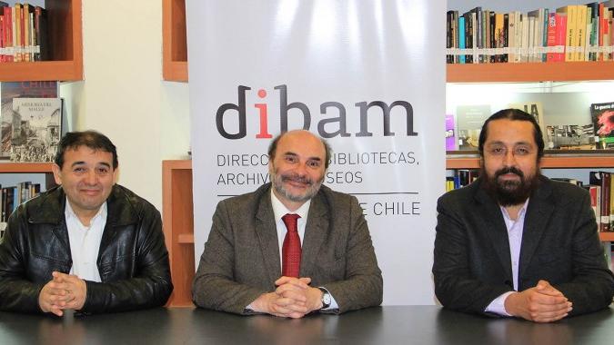 De izquierda a derecha: el director de la Dibam, Ángel Cabeza, y el nuevo director del Museo Regional de Aysén, Gustavo Saldivia.
Fuente: Diario Aysén