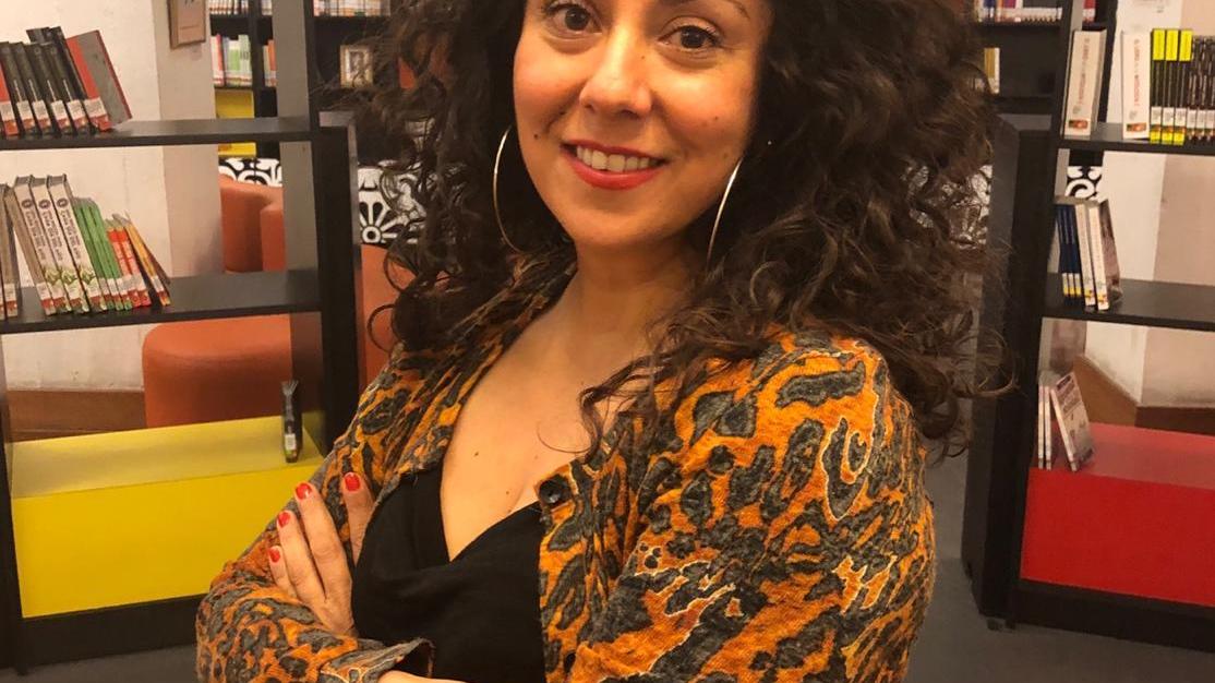 Mariluz Hidalgo, trabaja como coordinadora de gestión cultural en la Biblioteca de Santiago.