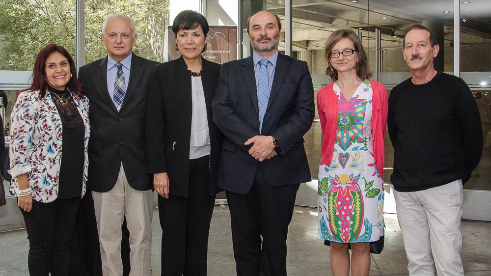 Director de la Dibam (al centro) junto a invitados nacionales e internacionales del Seminario Latinoamericano de Patrimonio Ferroviario