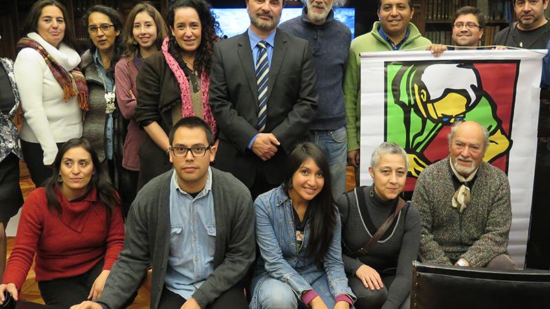 Ángel Cabeza junto a un grupo de alumnos y profesores de la Escuela-Taller Fermín Vivaceta.