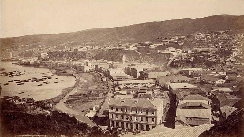 Vista de la Bahía de Valparaíso a fines del siglo XIX o inicios del XX. Garreaud & Cía. Bahía de Valparaíso. Sin fecha. Colección Biblioteca Santiago Severin.