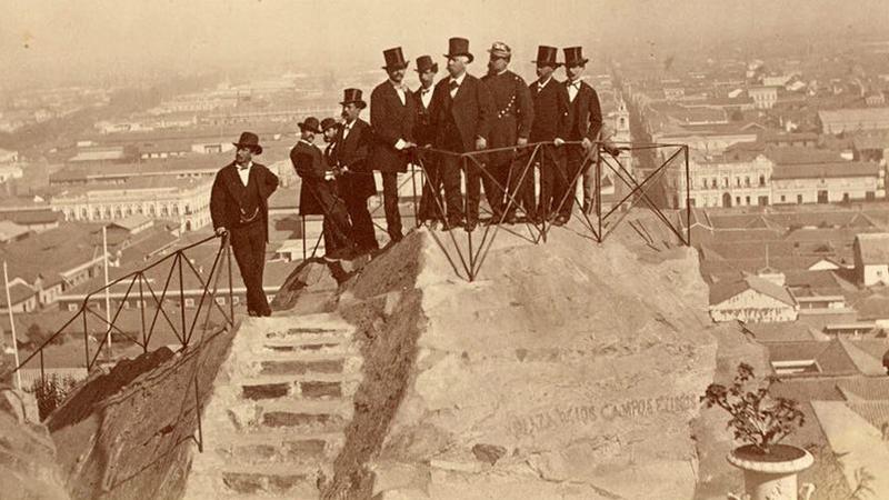 Vicuña Mackenna en el Cerro Santa Lucía (1874).