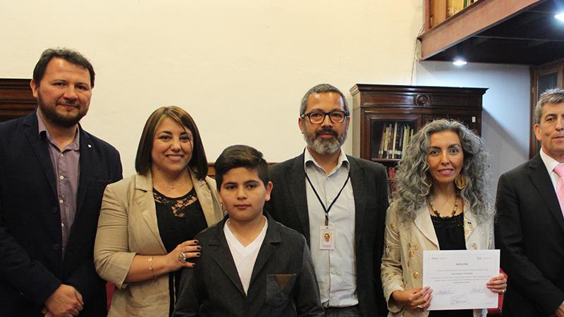 Ganadores del concurso junto a autoridades presentes.