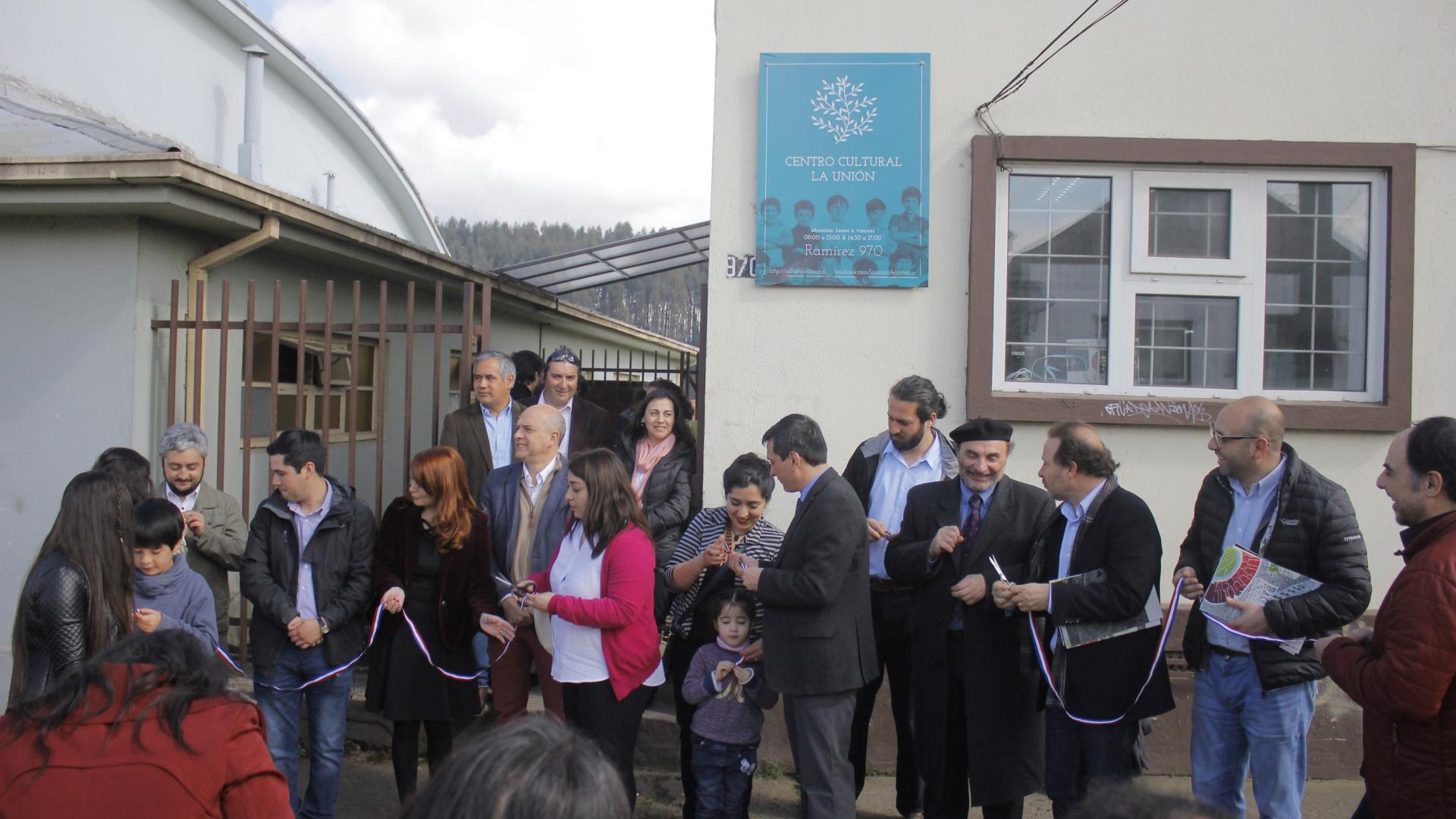 Director de la Dibam y autoridades de la zona en la inauguración del Centro Cultural de la comuna de La Unión