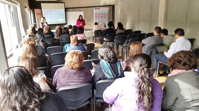Funcionarios DIBAM Valparaíso se capacitan en trato al adulto mayor. Foto: SENAMA. Funcionarios DIBAM Valparaíso se capacitan en trato al adulto mayor. Foto: SENAMA.