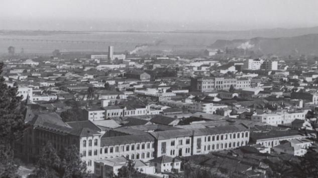 Panorámica de la ciudad de Concepción. Vista panorámica de Concepción, casa editora Hans Frey.