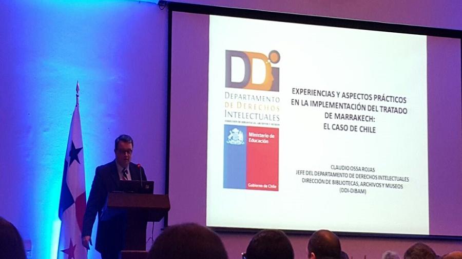 Claudio Ossa, Jefe del Departamento de Derechos Intelectuales, DIBAM, exponiendo en el Taller Regional para América Latina sobre la Implementación del Tratado de Marrakech. Claudio Ossa, Jefe del Departamento de Derechos Intelectuales, explica el balance entre el derecho de autor y el mayor acceso a la lectura y conocimiento.