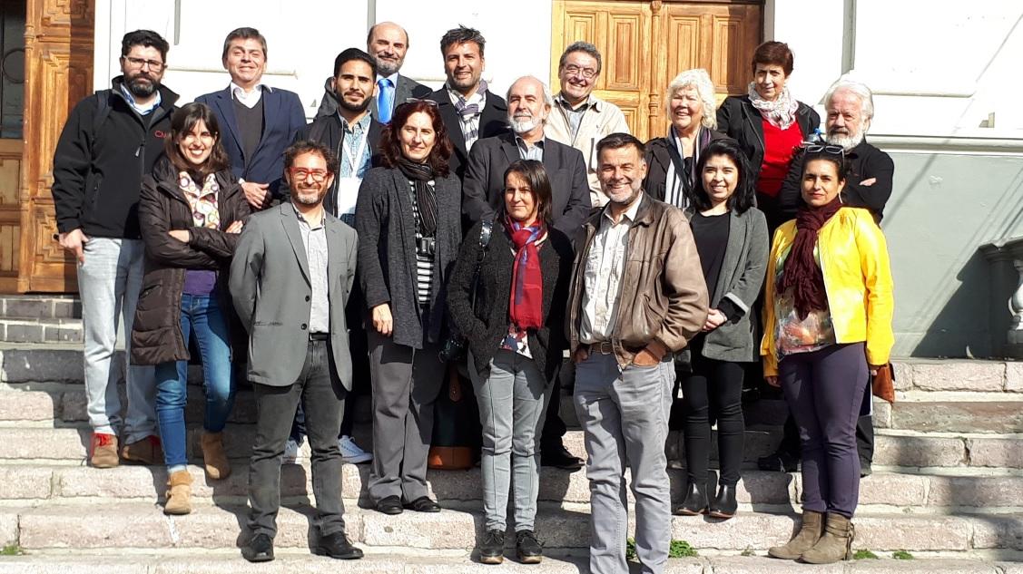 Ángel Cabeza, Niurka Cruz y representantes de la Dibam, el CMN y organizaciones sociales de Valparaíso.