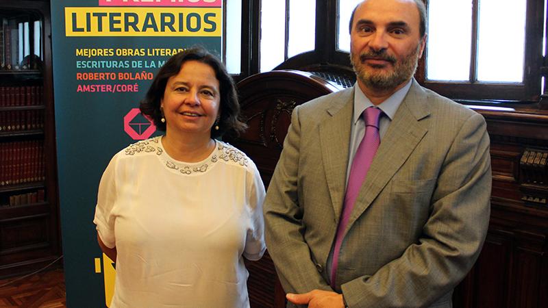 La ministra Barattini y el Dir. Dibam Ángel Cabeza