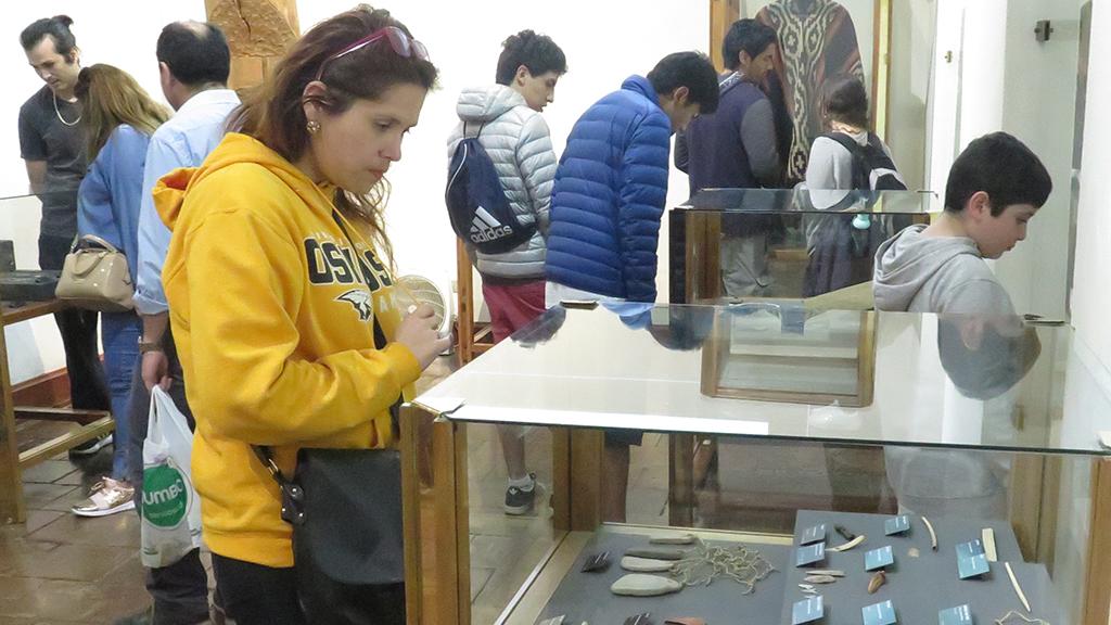 Visitante de museo Coordinadores tendrán directa vinculación con jefaturas de Museos, Bibliotecas y Archivos Regionales dependientes del Servicio.