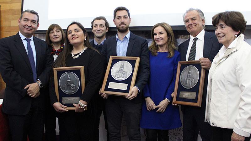 Autoridades y ganadores del Premio Conservación del Consejo de Monumentos Nacionales