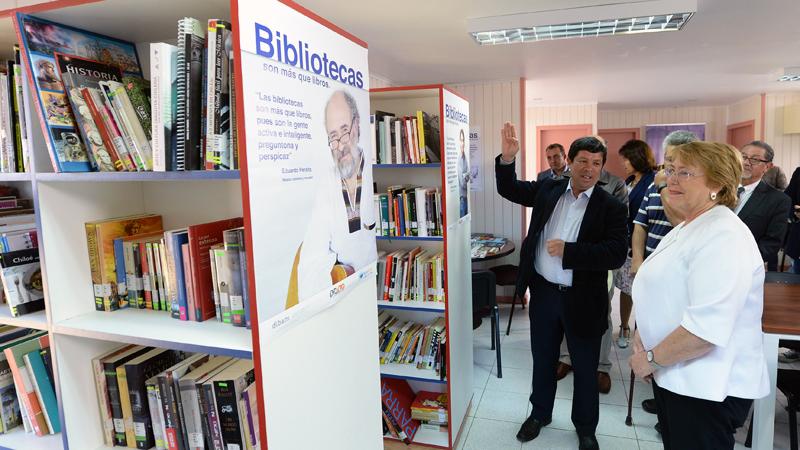 Presidenta inaugura Biblioteca Pública de Ruca Raqui, Saavedra.