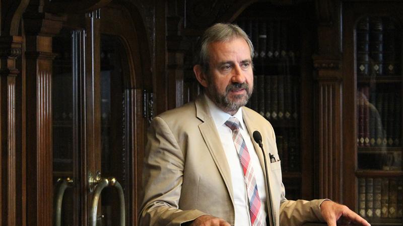 El presidente de la Fundación de Patrimonio Cultural Prusiano, en la Sala Ercilla.