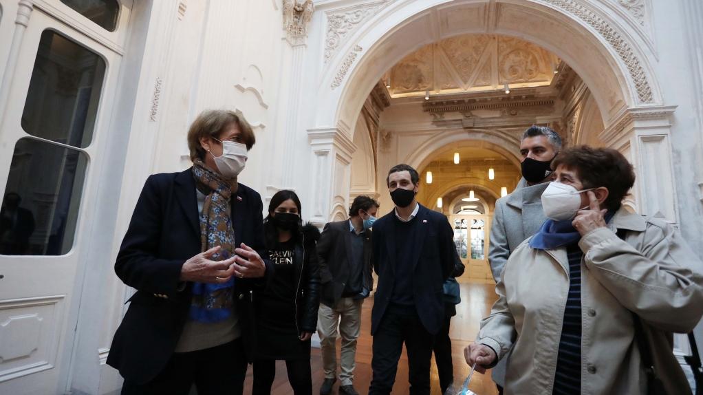 Autoridades ministeriales recorren el Palacio Pereira.