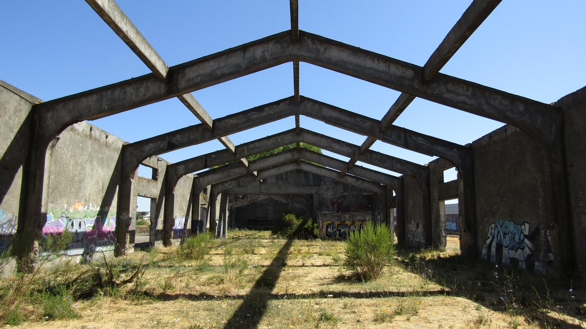 Vista interior estructuras bodegas para Museo Regional de Ñuble