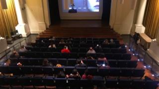 CON PRESENCIA DE ESCRITORAS EN EL CINE, LA BIBLIOTECA NACIONAL CELEBRA EL MES DE LIBRO