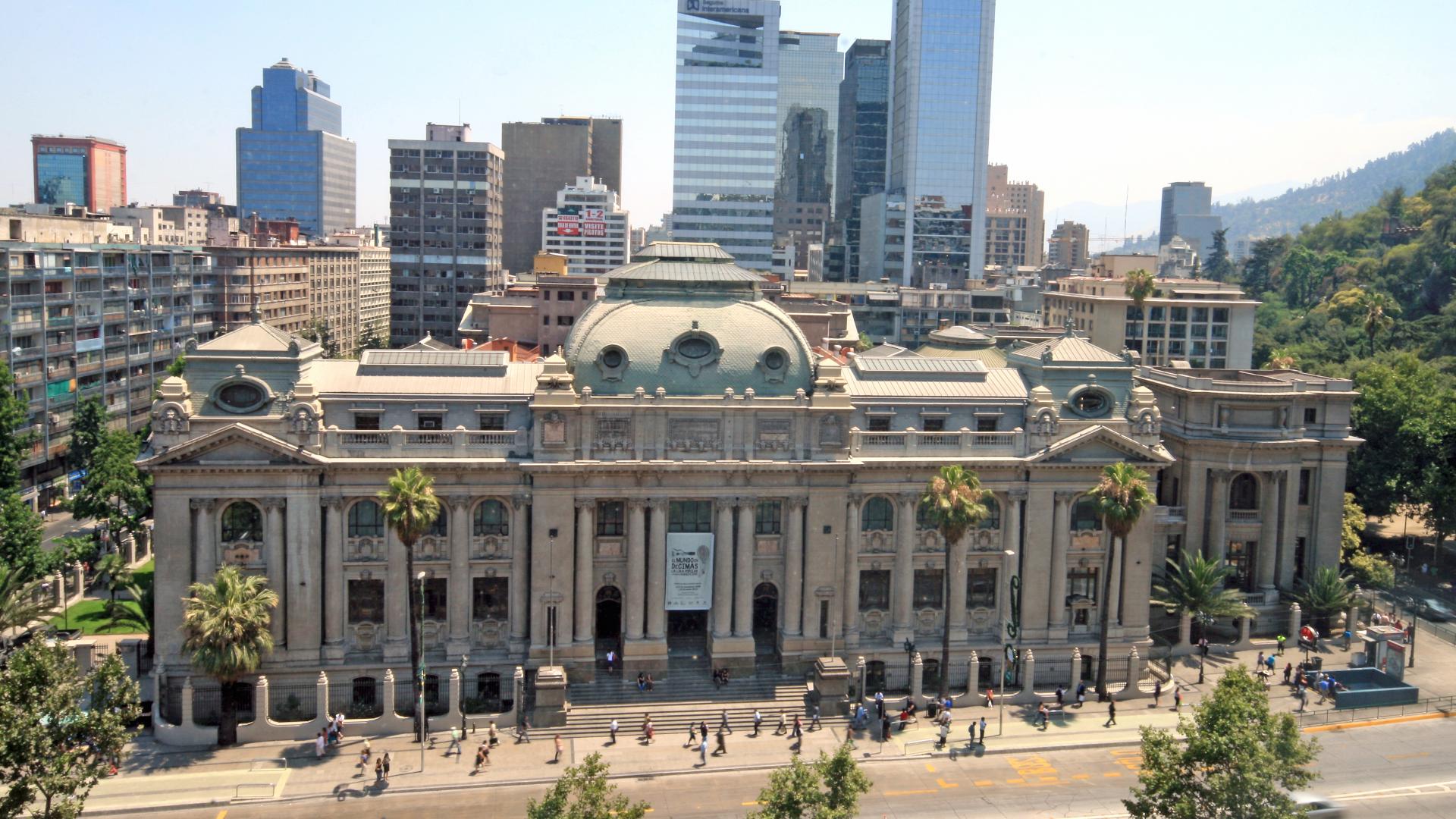 Vista del frontis de la Biblioteca Nacional