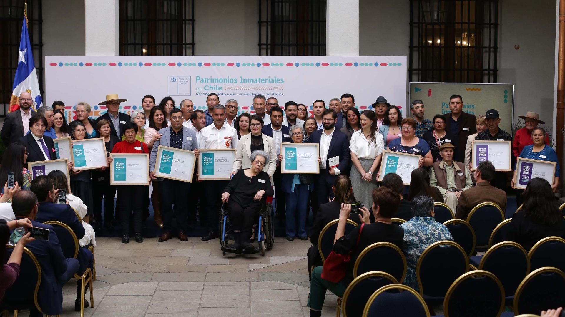 Presidente Boric entrega recogimientos a cultores de Patrimonio Inmaterial