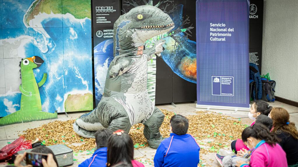 Niños y niñas de la Escuela Especial Mi Mundo disfrutaron y aprendieron con el cuentacuentos del libro “Las Hojas de Guido” 